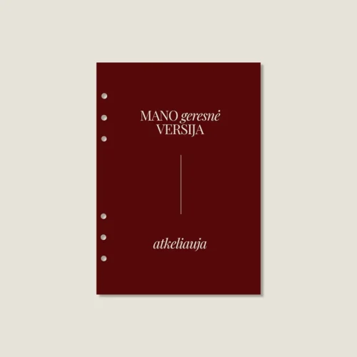 Prabangus tamsiai raudonas (bordo) planuoklio skirtukas su auksiniu užrašu „MANO geresnė VERSIJA atkeliauja“ minimalistiniame fone.