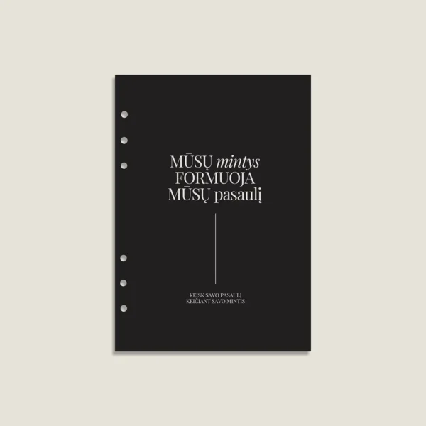 juodas-skirtukas-planuokliui-musu-mintys Modernus juodas planuoklio skirtukas su baltu užrašu „MŪSŲ mintys FORMUOJA MŪSŲ pasaulį“ ir papildoma citata apačioje.